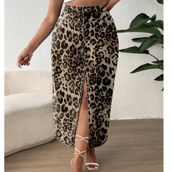 Dresses & Skirts - Plus Leopard Print High Waisted Button Split Hem Stretchy Waist Midi Skirt
